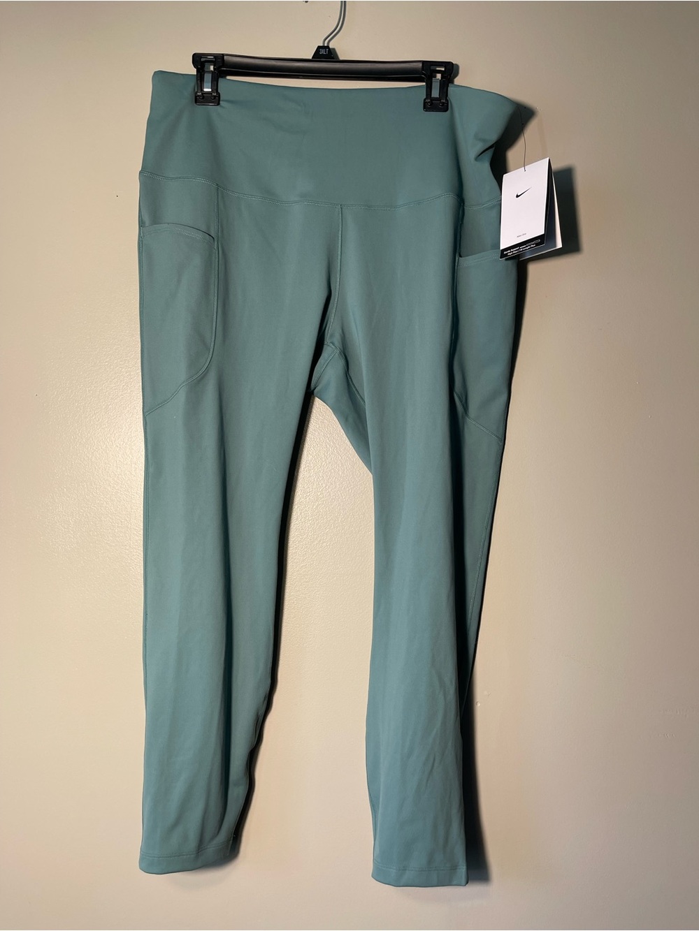 Nike One Women’s Pocketed 7/8 Ankle Leggings Green Plus Size 2X New - Picture 3 of 6